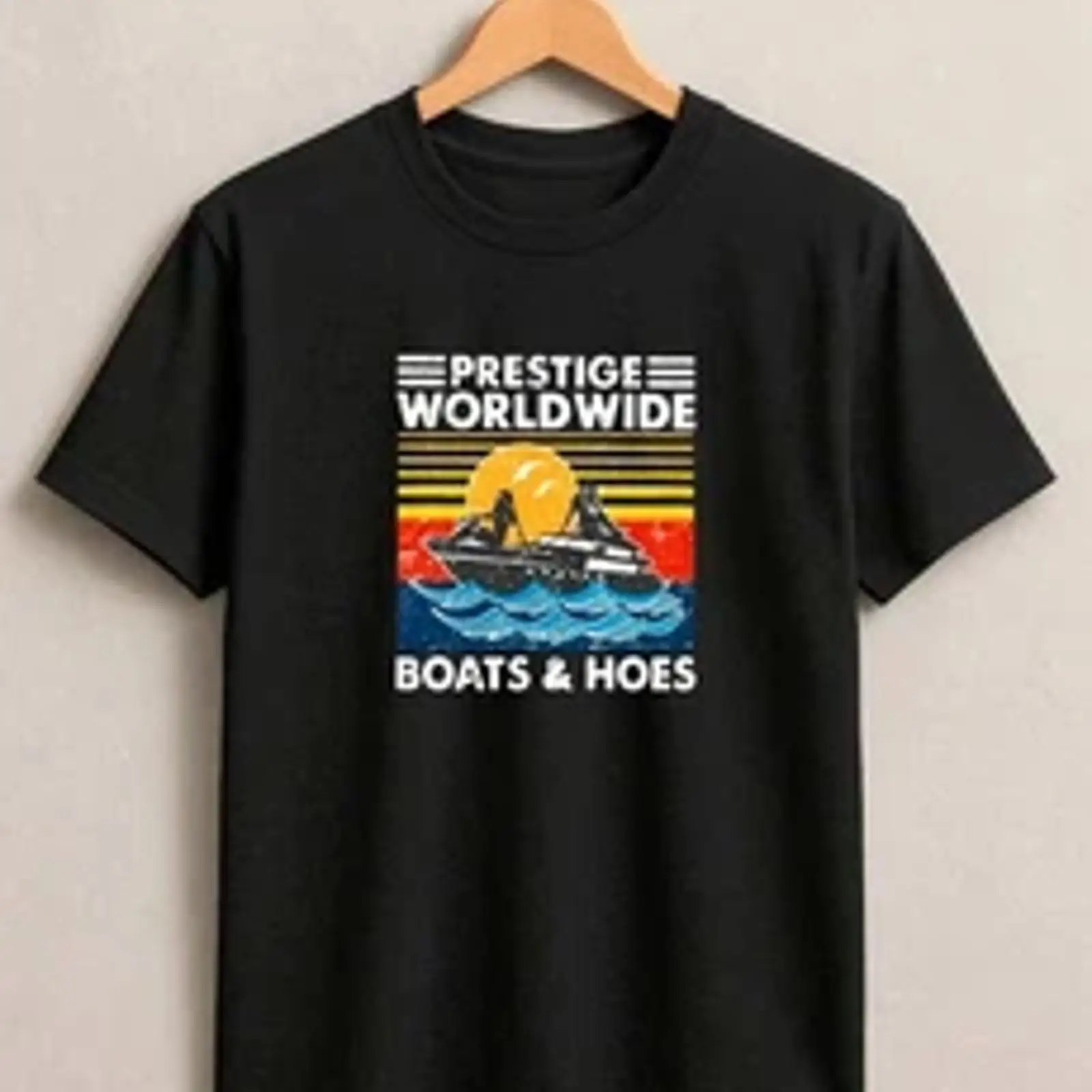 Vintage Yacht Fashion - เสื้อยืดเรโทรลายเรือยอชท์พระอาทิตย์ตก ทะเล คลื่น ลุคสบายๆ สำหรับฤดูร้อน ผู้ชาย
