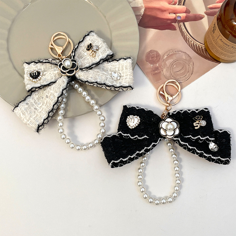 Vintage Fashion Collection - พวงกุญแจผ้ารูปโบว์สำหรับผู้หญิง ปี 2026 พวงกุญแจแบบสายรัด พวงกุญแจรถยนต์ จี้ห้อยกระเป๋า