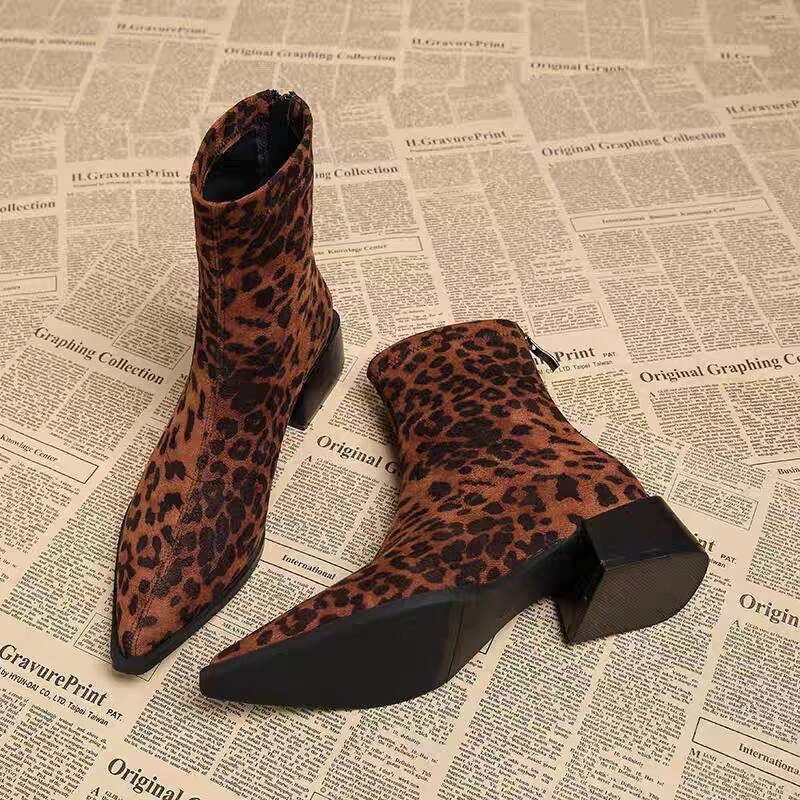 Vintage Style Women Fashion - รองเท้าบูทส้นเตี้ยผู้หญิงสไตล์โมเดิร์น หัวแหลม แฟชั่นสำหรับงานปาร์ตี้ รองเท้าสั้นทรงสลิมสไตล์วินเทจ