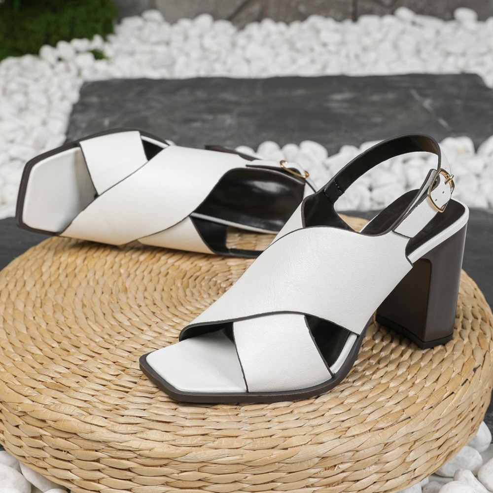 Vintage Fashion Heels - รองเท้าแตะผู้หญิงสไตล์วินเทจ หัวเหลี่ยม สายไขว้ รองเท้าส้นหนา สายรัดหัวเข็มขัด สายรัดด้านหลัง
