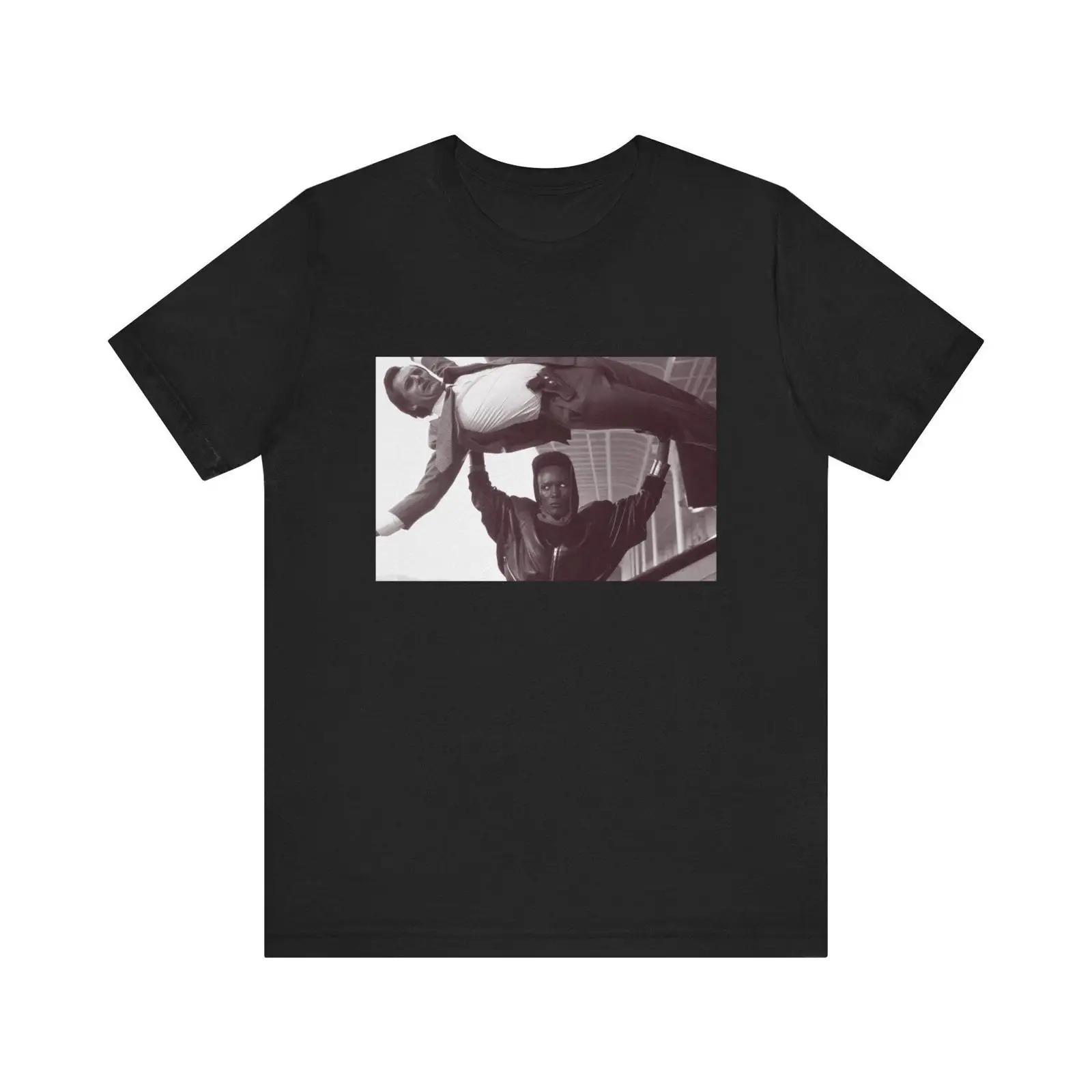 Vintage Fashion Quotes Short - เสื้อยืด Grace Jones ลาย Overthrow the