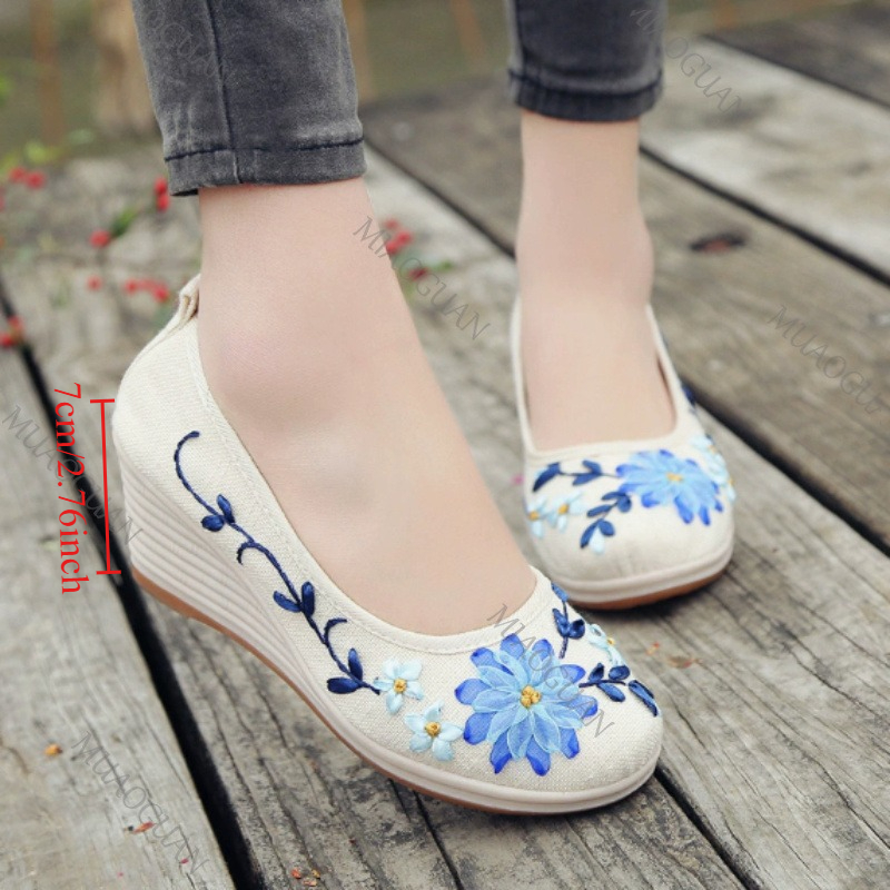 Vintage Fashion Heels - รองเท้าส้นเตารีดปักลายสำหรับผู้หญิง รองเท้าส้นสูงแฟชั่นประดับโบว์ รองเท้าส้นสูงสไตล์วินเทจลายชาติพันธุ์สำหรับผู้หญิง