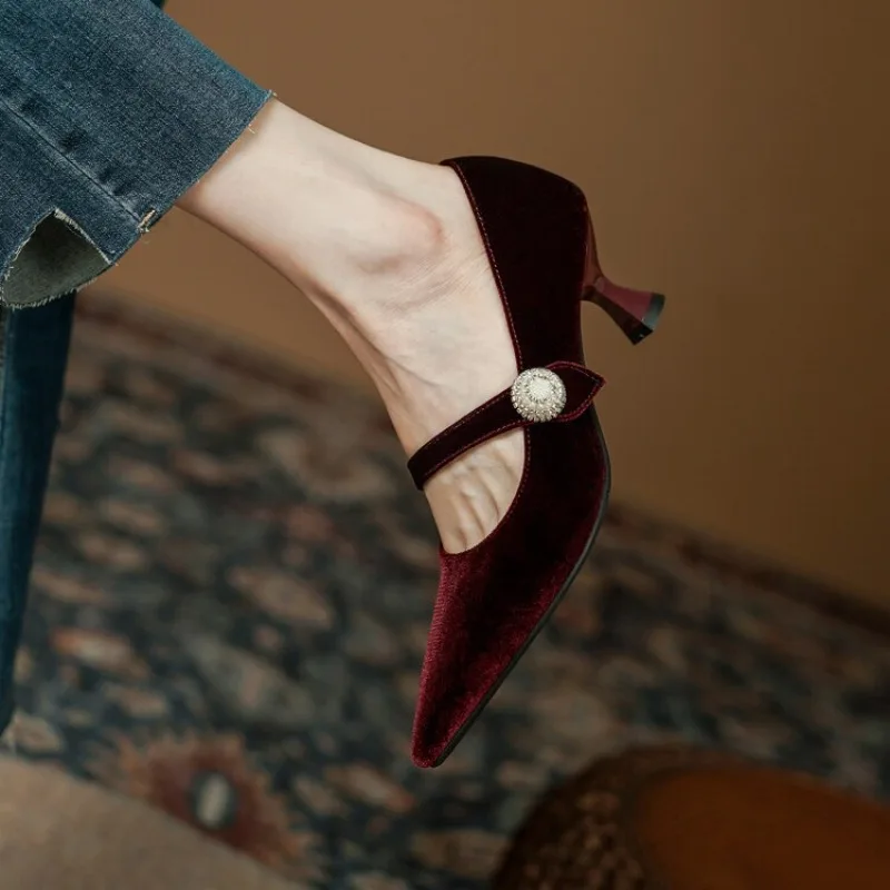 รองเท้าส้นเข็มแบบแมรี่เจนหัวแห - Vintage Fashion Heels บทวิจารณ์และราคา