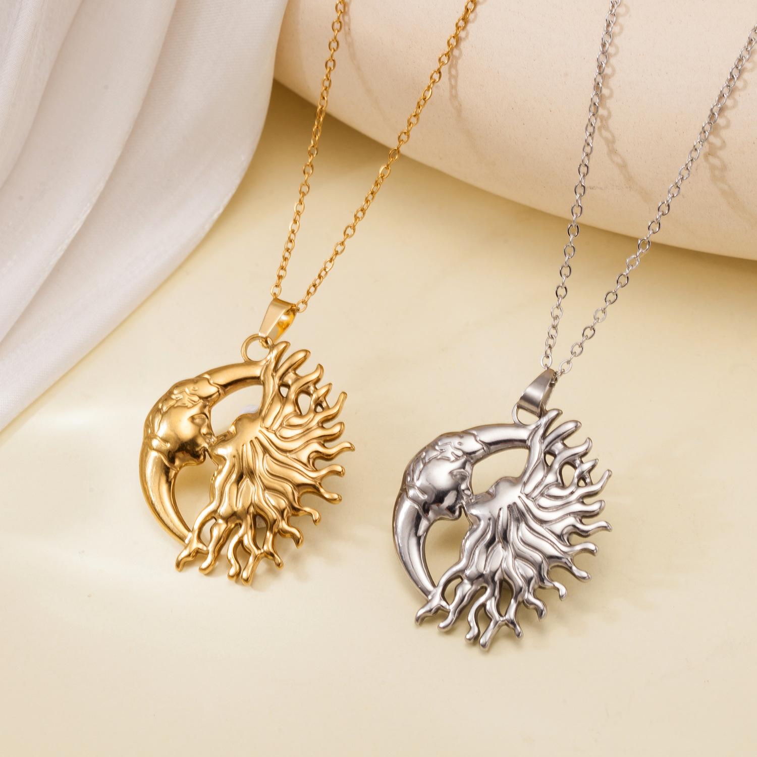 สร้อยคอพระอาทิตย์และพระจันทร์ส - Vintage Fashion Looks บทวิจารณ์และราคา